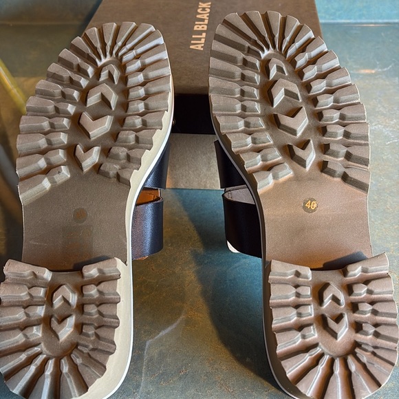 All Black Lugg Mule New in box sizes 40 (9) color is Black - Picture 7 of 9